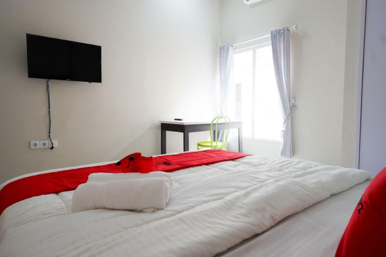 Hotel RedDoorz Syariah near RSUD Margono Purwokerto Exterior foto