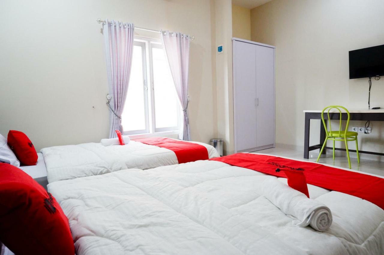 Hotel RedDoorz Syariah near RSUD Margono Purwokerto Exterior foto