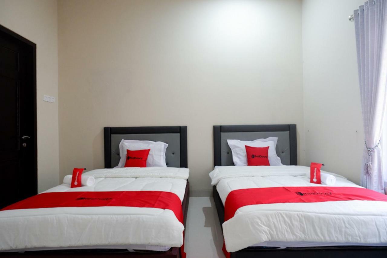 Hotel RedDoorz Syariah near RSUD Margono Purwokerto Exterior foto